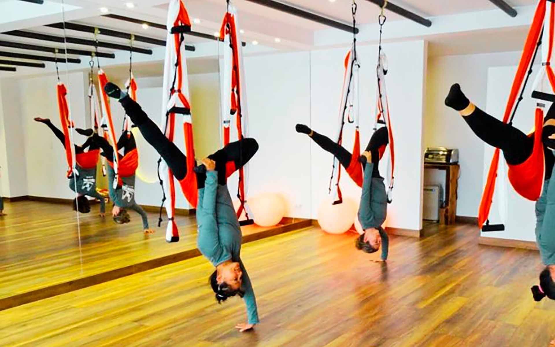 Aero yoga para empresas: Potencia el bienestar y la productividad de tu equipo